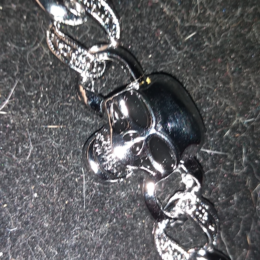 Five Smiling Skulls Bracelet - Picture 4 of 7